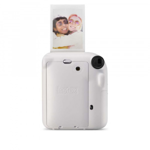 online-and-social-230111-instax-mini-12-clay-white-back-with-photo-0130-stack